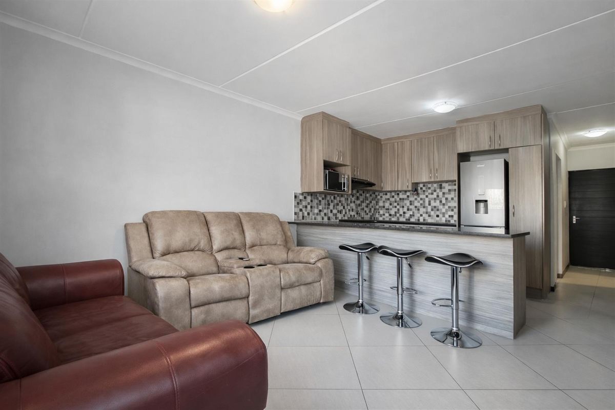 Ground Floor 2 Bedroom Apartment with Garden : For Sale within Buh-Rein Estate - Photo 4