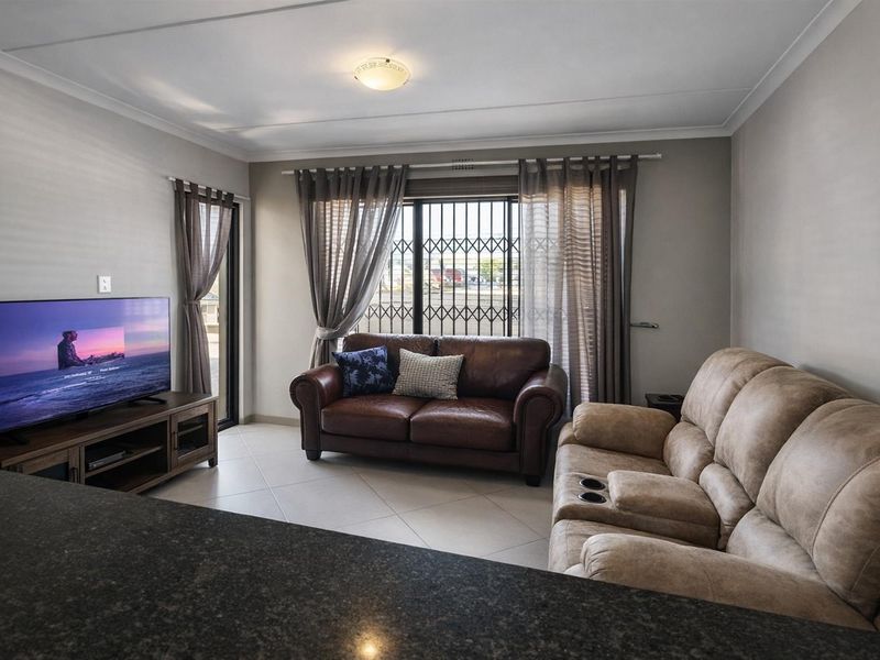 Ground Floor 2 Bedroom Apartment with Garden : For Sale within Buh-Rein Estate - Photo 2