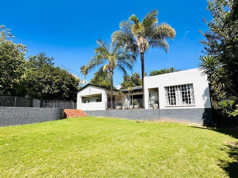 Charming Bryanston Home with Separate Flatlet - Photo 3