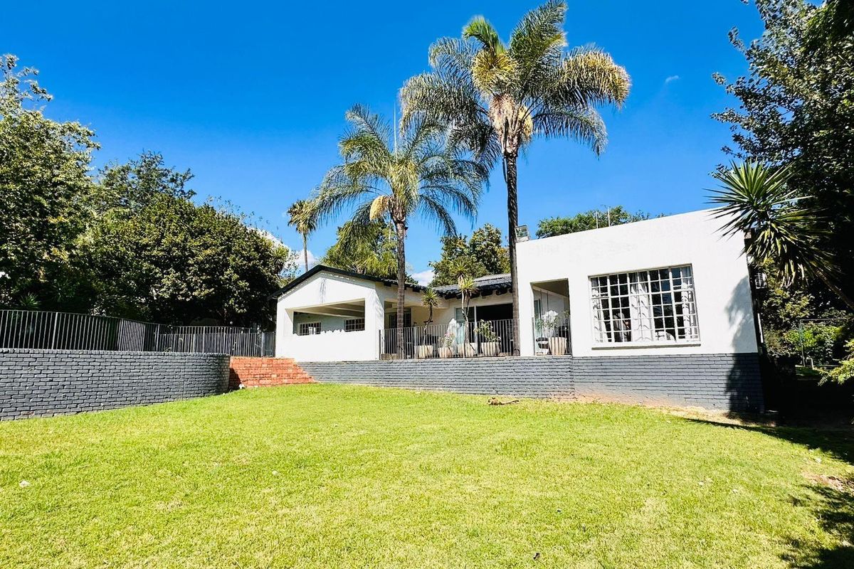 Charming Bryanston Home with Separate Flatlet - Photo 3