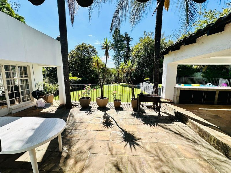 Charming Bryanston Home with Separate Flatlet - Photo 4