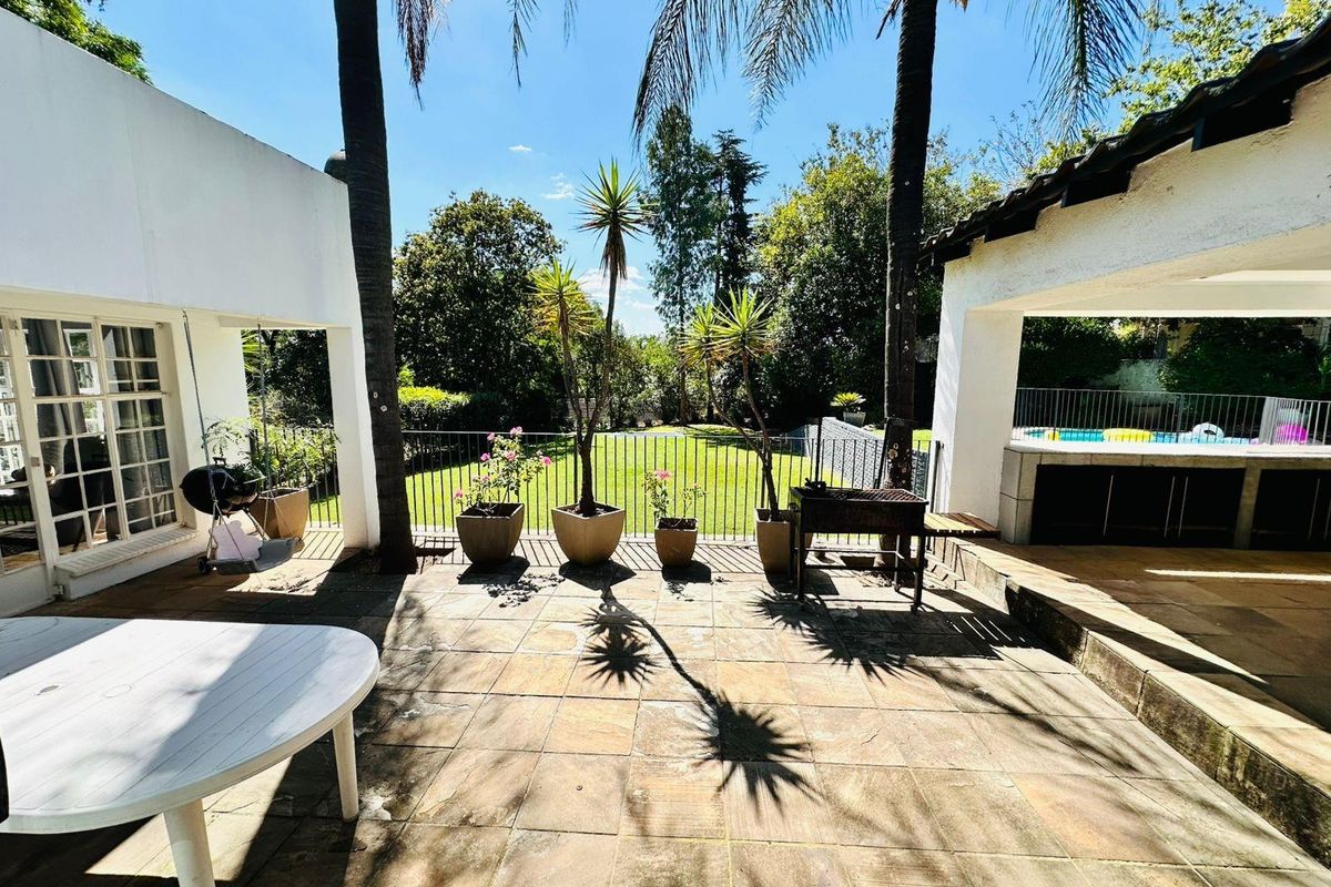 Charming Bryanston Home with Separate Flatlet - Photo 4