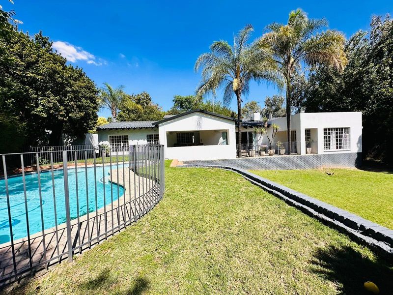 Charming Bryanston Home with Separate Flatlet - Photo 2