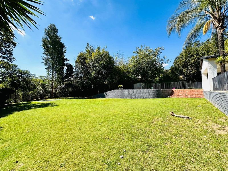 Charming Bryanston Home with Separate Flatlet - Photo 10