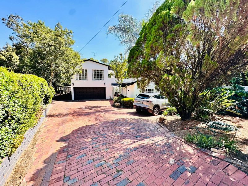 Charming Bryanston Home with Separate Flatlet - Photo 9