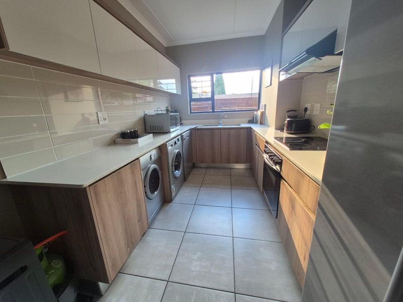 spacious unit is available to rent in The Blyde Estate - Photo 6