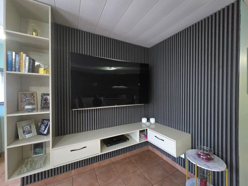 Looking for modern, low-maintenance living in the perfect location? This is it! - Photo 3