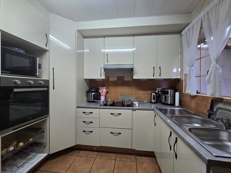 Looking for modern, low-maintenance living in the perfect location? This is it! - Photo 9