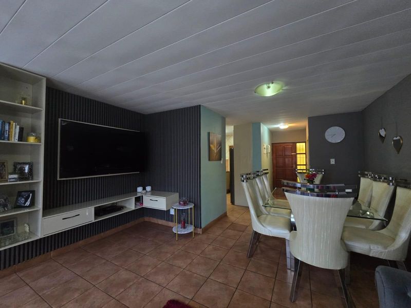 Looking for modern, low-maintenance living in the perfect location? This is it! - Photo 4