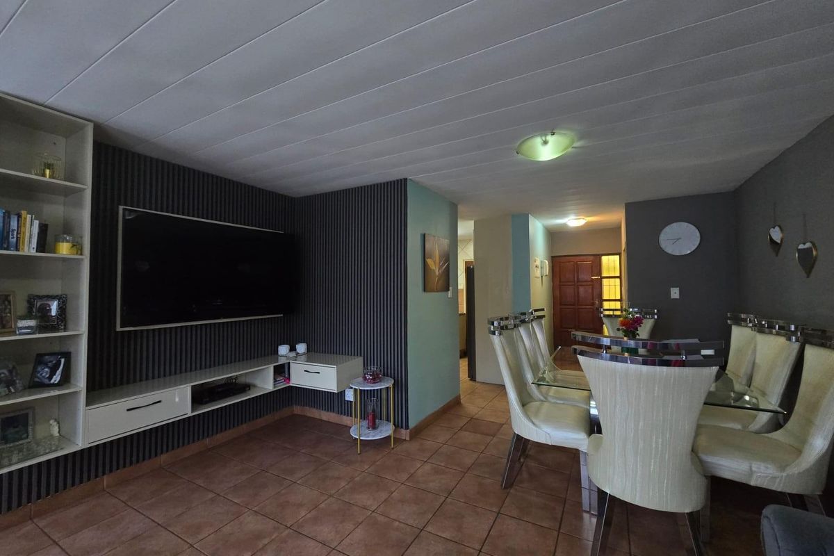 Looking for modern, low-maintenance living in the perfect location? This is it! - Photo 4