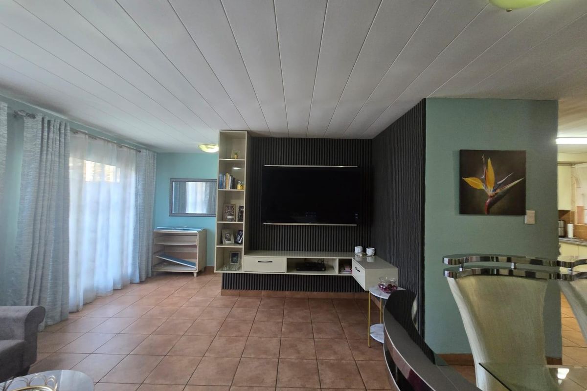 Looking for modern, low-maintenance living in the perfect location? This is it! - Photo 5