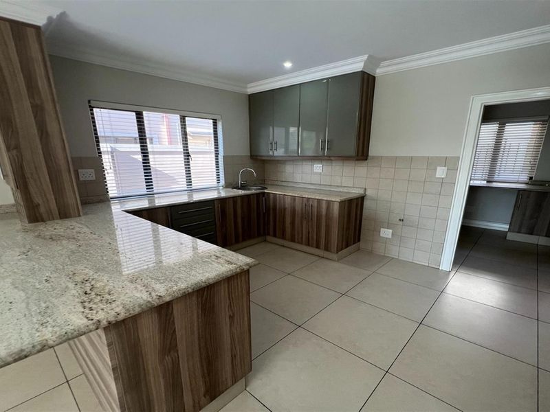 Immaculate Home in Umhlali Golf Estate - Photo 4