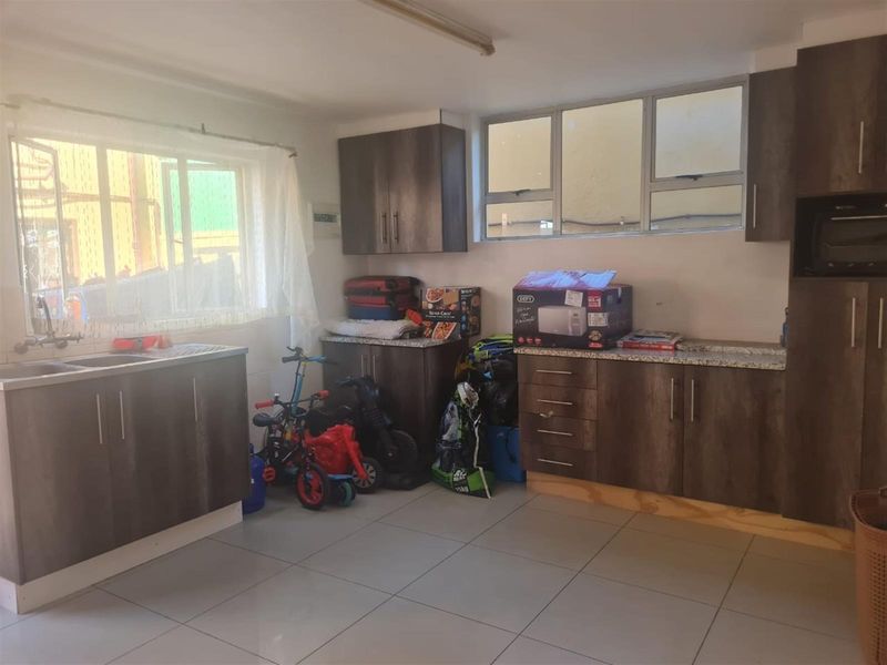 Cottage To Rent in Longcroft - Photo 2