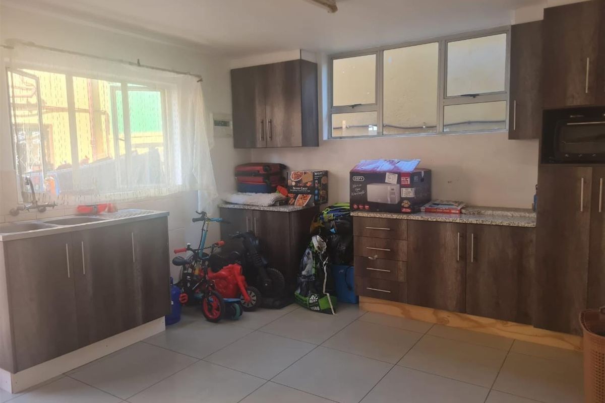 Cottage To Rent in Longcroft - Photo 2