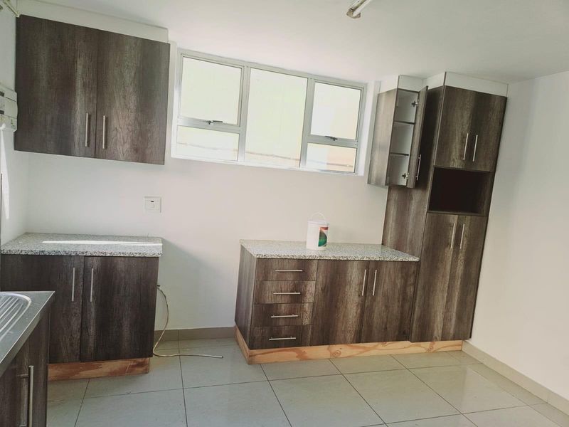 Cottage To Rent in Longcroft - Photo 3