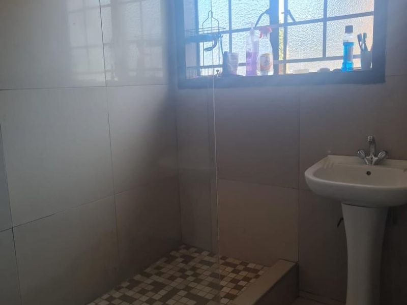 Cottage To Rent in Longcroft - Photo 4