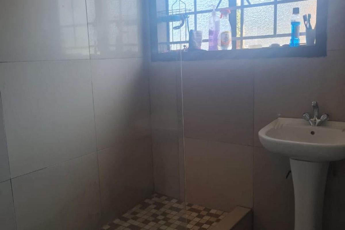 Cottage To Rent in Longcroft - Photo 4