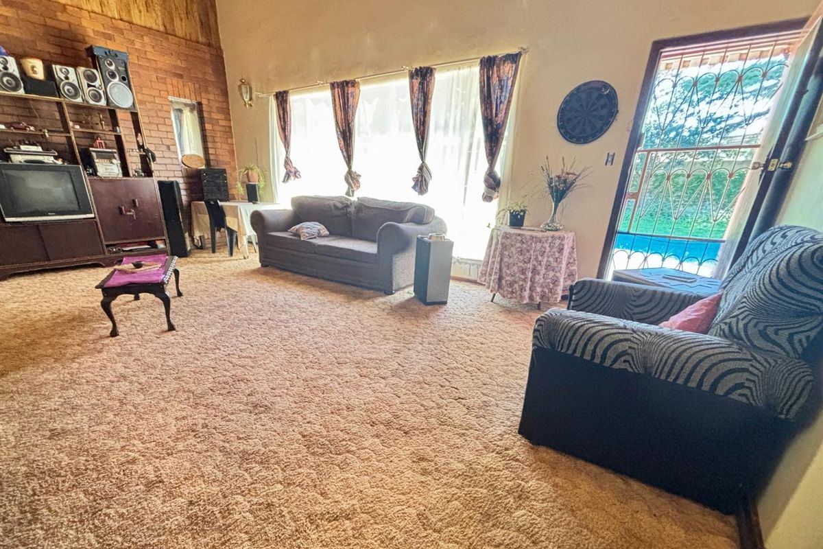 House with flatlet for sale - Sasolburg - Photo 2