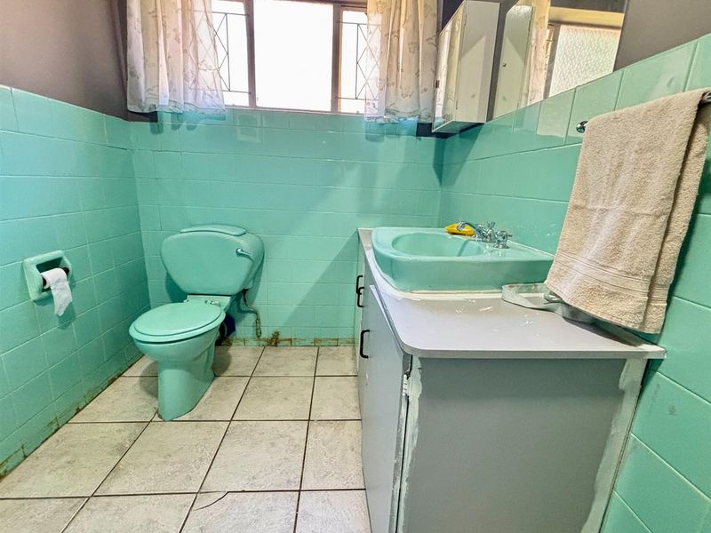 House with flatlet for sale - Sasolburg - Photo 8