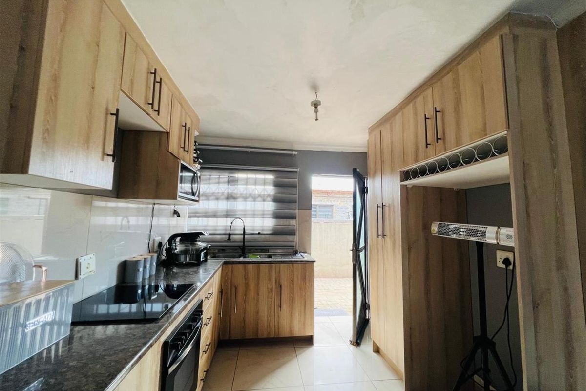 House For Sale in CE 7, Vanderbijlpark CE - Photo 5