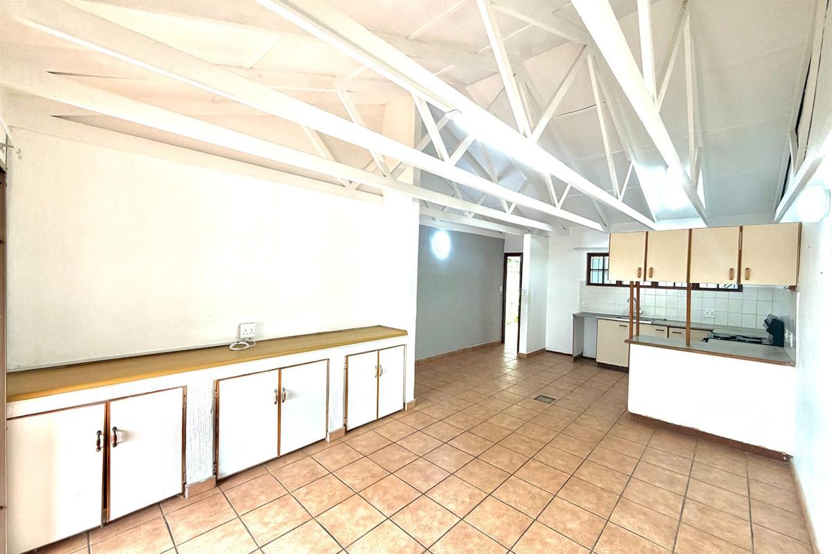 Townhouse For Sale in Port Edward, KwaZulu Natal - Photo 4