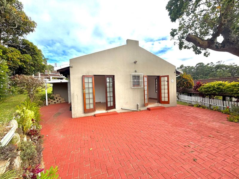 Townhouse For Sale in Port Edward, KwaZulu Natal - Photo 2