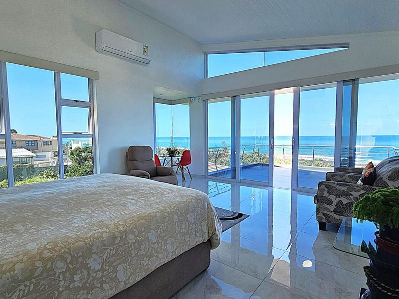 Luxury Coastal Living - Spectacular 5-Bedroom Designer Home - Photo 7