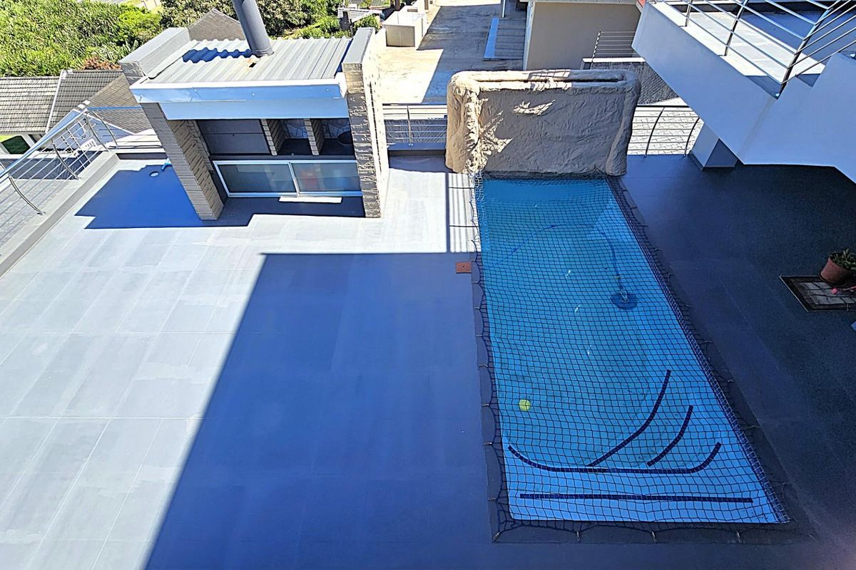 Luxury Coastal Living - Spectacular 5-Bedroom Designer Home - Photo 4