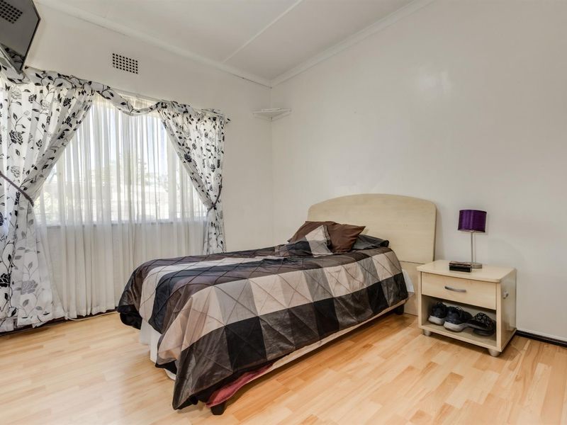 House For Sale in Edleen, Kempton Park - Photo 10