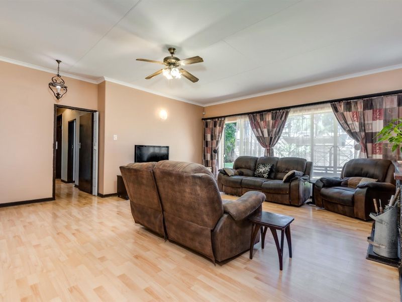 House For Sale in Edleen, Kempton Park - Photo 5