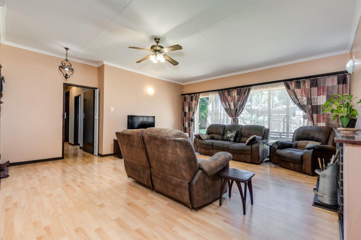 House For Sale in Edleen, Kempton Park - Photo 5