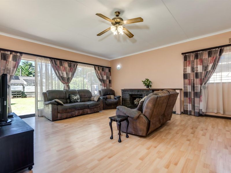 House For Sale in Edleen, Kempton Park - Photo 4