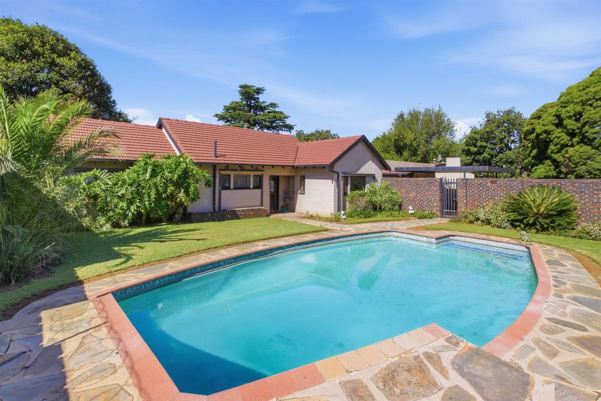 House For Sale in Edleen, Kempton Park - Photo 2