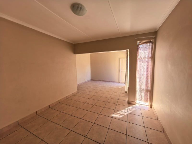 A Comfortable Family Haven Featuring a Private Home Office in South Ridge, Kimberley - Photo 6