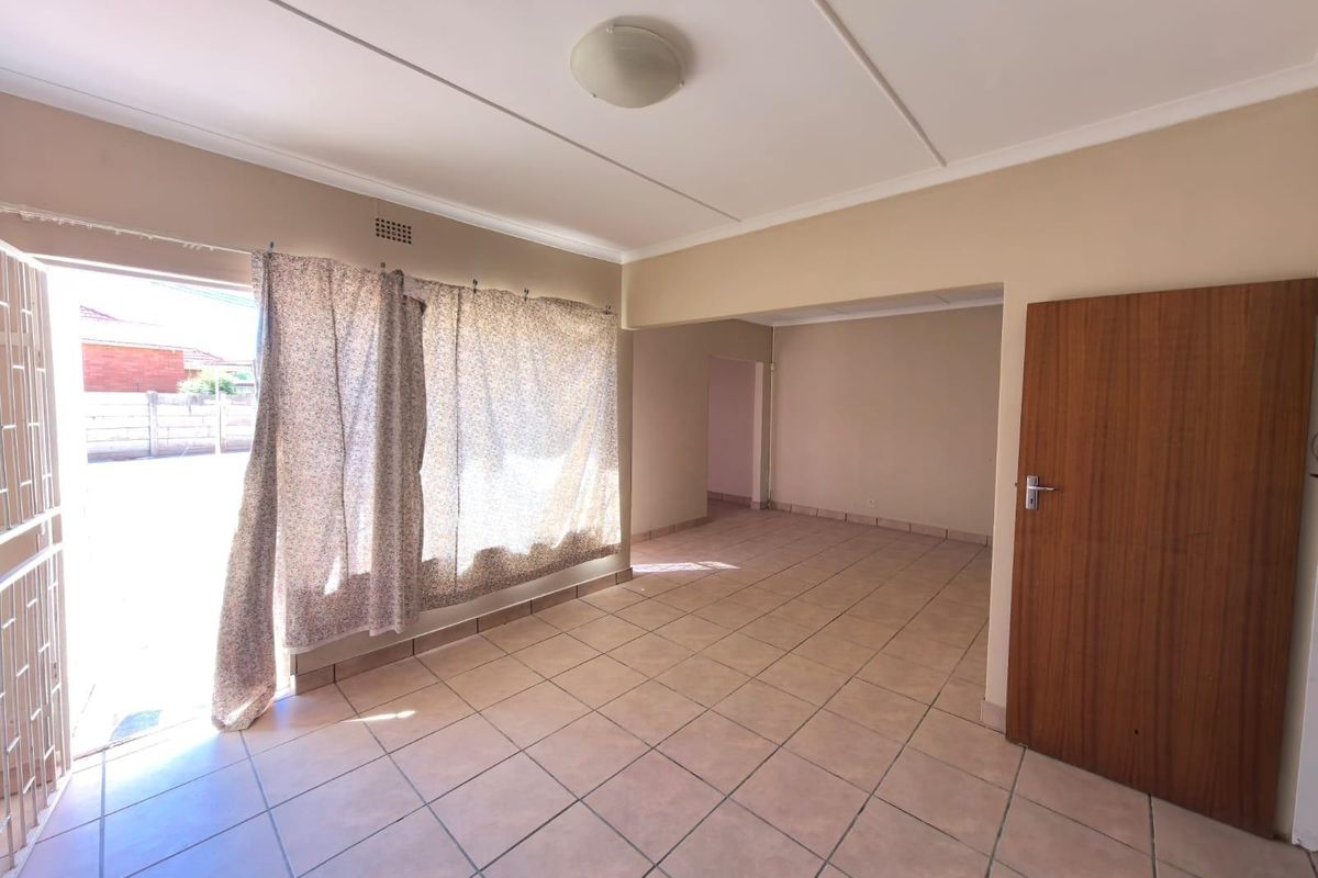 A Comfortable Family Haven Featuring a Private Home Office in South Ridge, Kimberley - Photo 5