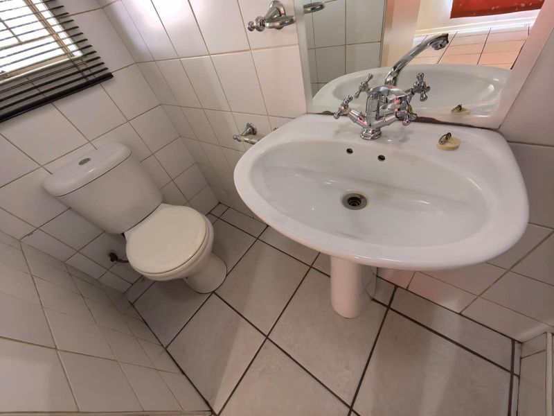 Easy Living, Big Comfort: Your Perfect Start or Serene Downscale in South Ridge, Kimberley - Photo 9