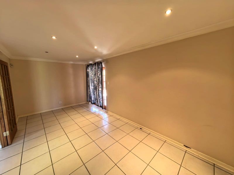 Easy Living, Big Comfort: Your Perfect Start or Serene Downscale in South Ridge, Kimberley - Photo 6