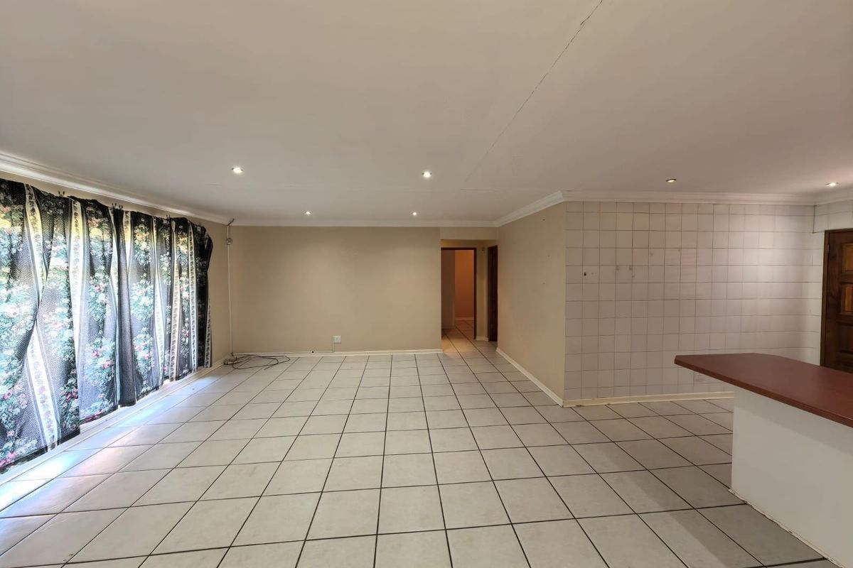 Easy Living, Big Comfort: Your Perfect Start or Serene Downscale in South Ridge, Kimberley - Photo 3