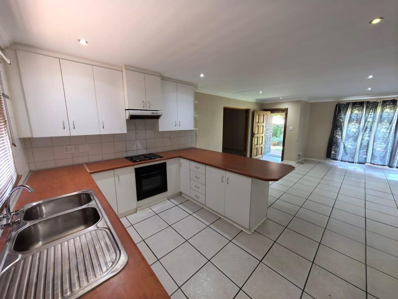 Easy Living, Big Comfort: Your Perfect Start or Serene Downscale in South Ridge, Kimberley - Photo 5