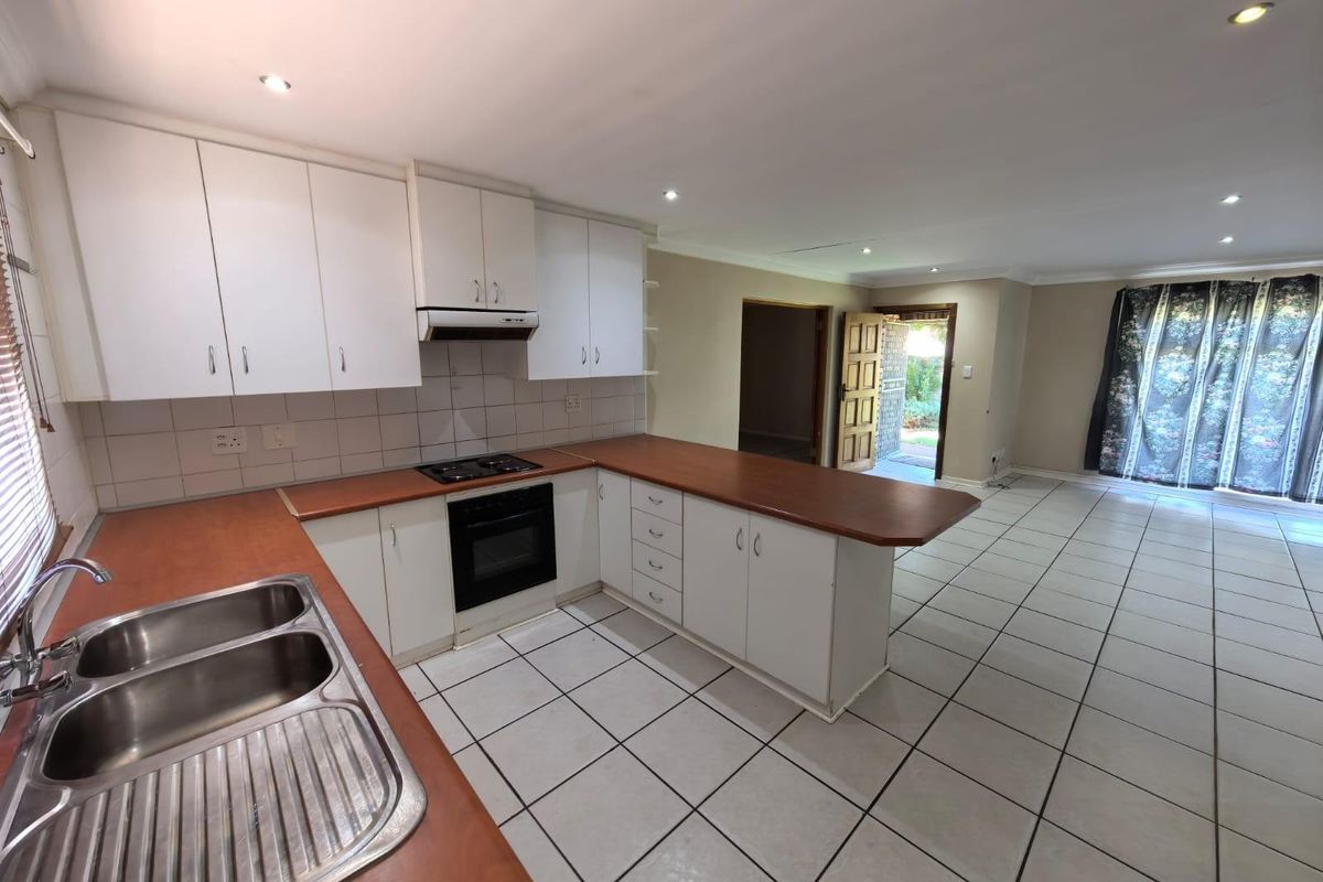 Easy Living, Big Comfort: Your Perfect Start or Serene Downscale in South Ridge, Kimberley - Photo 5