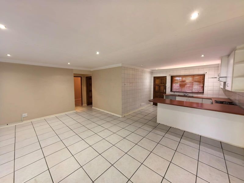 Easy Living, Big Comfort: Your Perfect Start or Serene Downscale in South Ridge, Kimberley - Photo 4