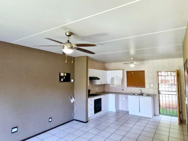 Move-In Ready Duplex with Spacious Garden - Ideal for First-Time Buyers - Photo 2