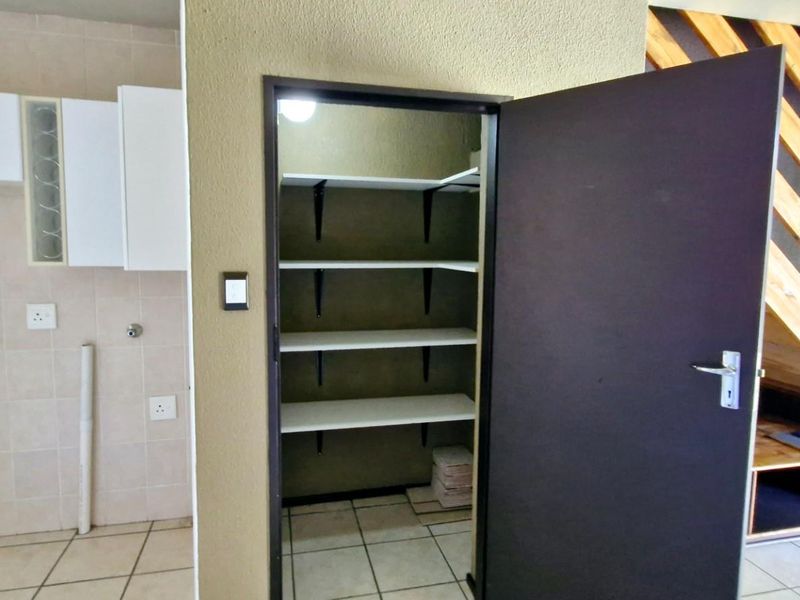 Move-In Ready Duplex with Spacious Garden - Ideal for First-Time Buyers - Photo 9