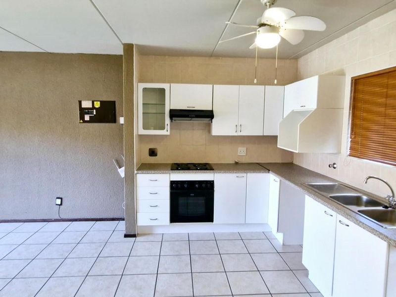 Move-In Ready Duplex with Spacious Garden - Ideal for First-Time Buyers - Photo 3