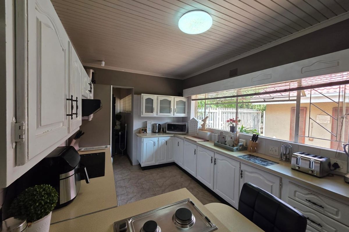 House For Sale in Vanderbijlpark SE 1, Vanderbijlpark SE, Vanderbijlpark - Photo 2