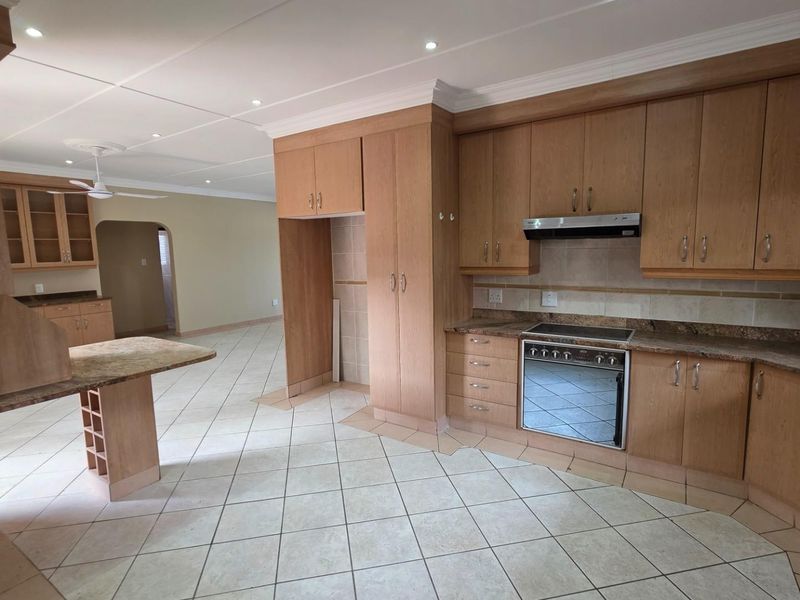 Beautiful 4 bedroom home with spectacular seaviews in Shelly Beach - Photo 8