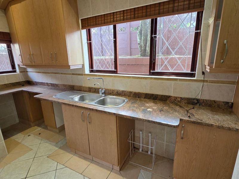 Beautiful 4 bedroom home with spectacular seaviews in Shelly Beach - Photo 9