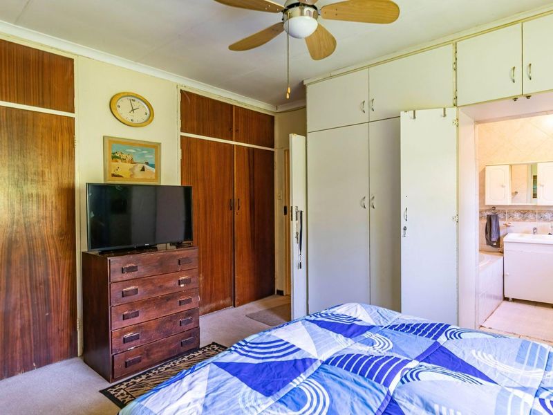 SPACIOUS HOME FOR SALE IN MURRAYFIELD, PRETORIA, GAUTENG - Photo 9