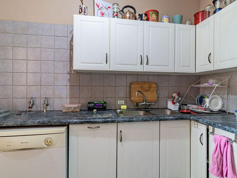 SPACIOUS HOME FOR SALE IN MURRAYFIELD, PRETORIA, GAUTENG - Photo 7