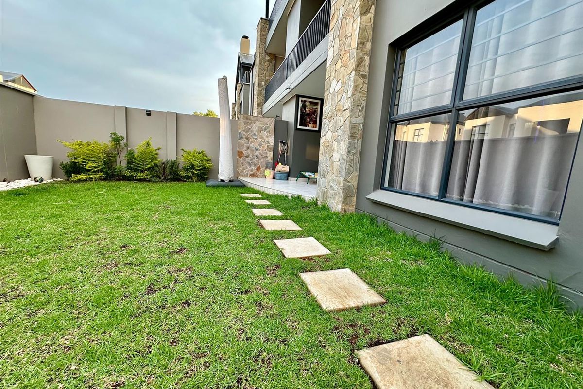 3 Bedroom, 2 Bathroom Apartment For Sale in The Polofields, Waterfall, Midrand - Photo 2